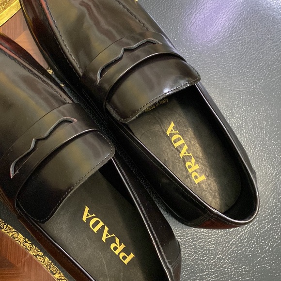 Prada - Picture 3 of 8